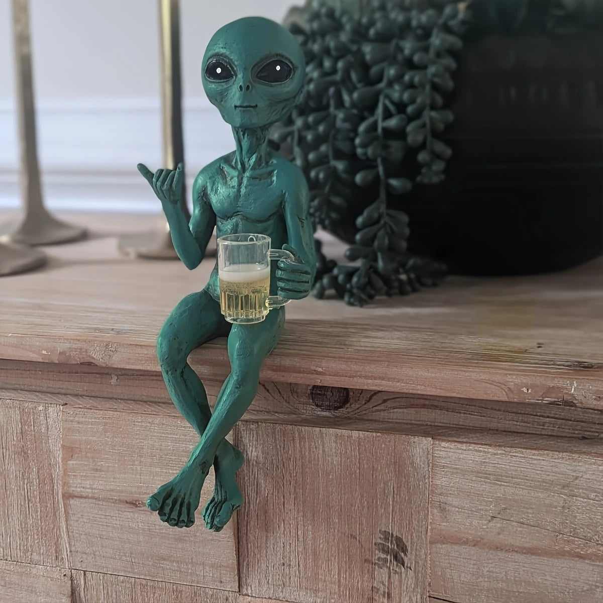 Drinking Alien Sculpture Novelty Alien Collectibles Funny Desktop Decoration For Desk Bedroom Decoration